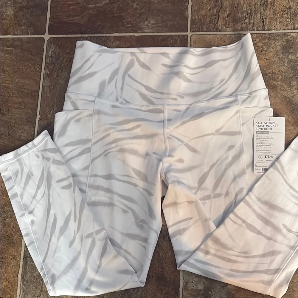 Athleta NWT White and Gray Patterned Leggings - Picture 3 of 5